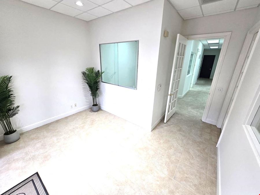 Office / Warehouse 2,021 +/- SQFT