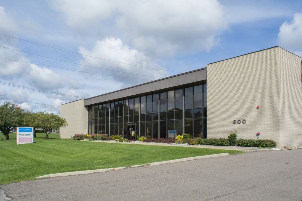 600 W Maple Rd