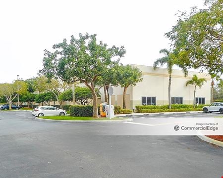 Preview of Retail space for Rent at 2600 Glades Circle