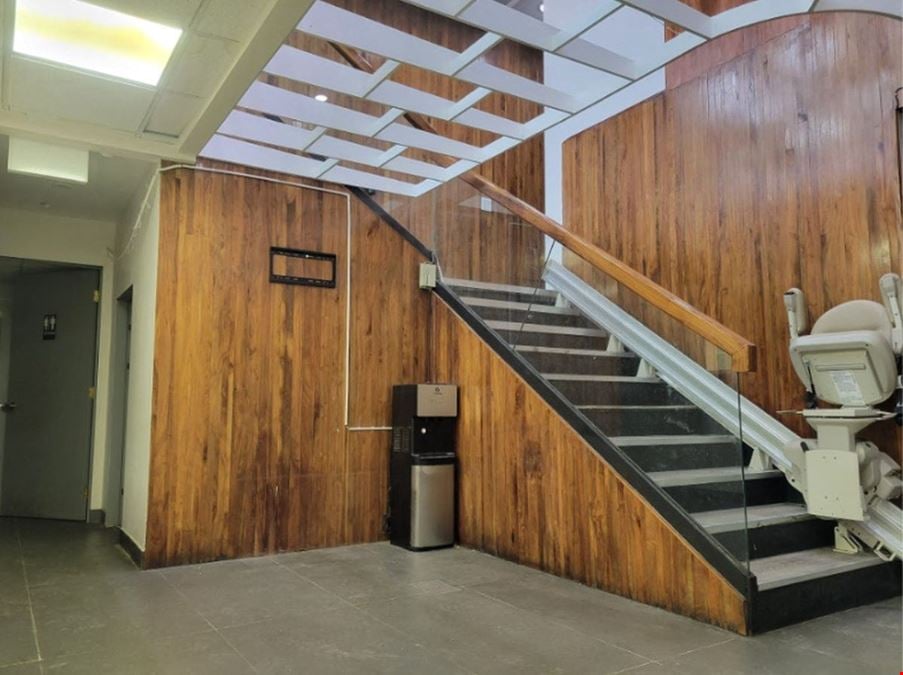 Spacious Vacant  Pharmacy Eye Glasses Retail Store Restaurant Beauty Salon Off Main Street Lease