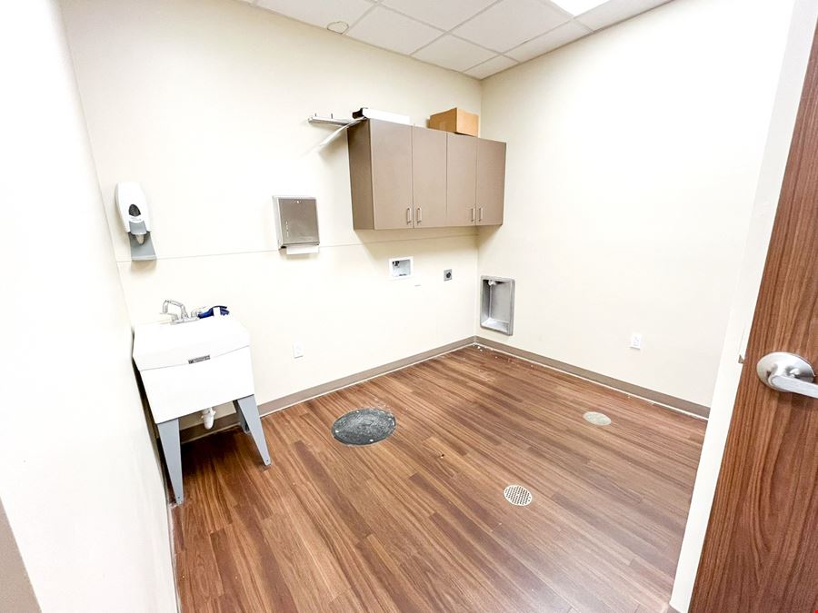 2,500 SF Endcap Medical Suite along Airline Highway