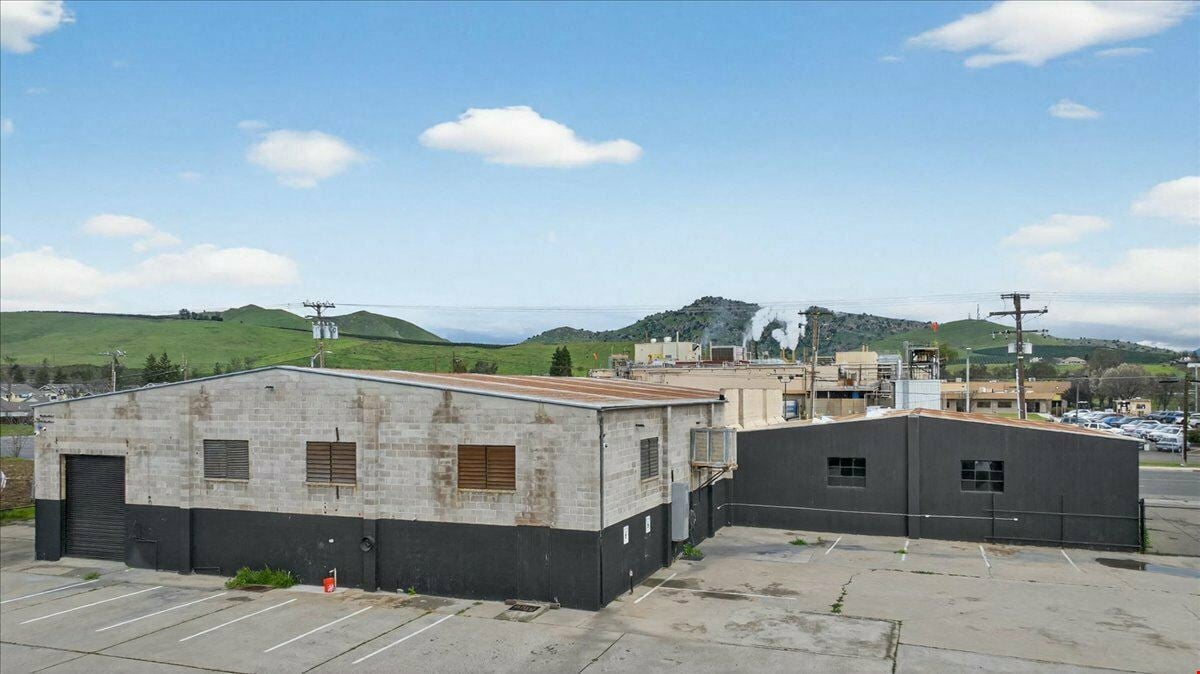 Freestanding Industrial Building on ±2.37 Acres in Porterville
