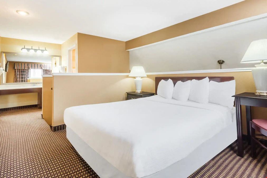 Hawthorn Suites - Columbus, OH