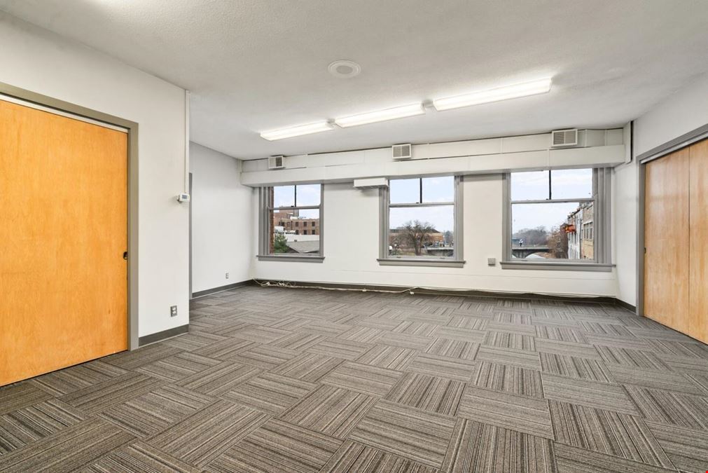 31 W Downer Pl, Suite 202, Aurora, IL 60506