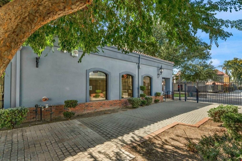 ±1,596 SF Retail Space in Central Tulare, CA