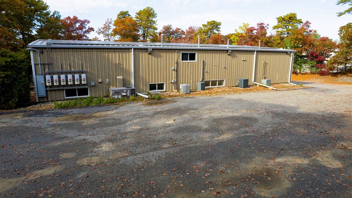 Stand-Alone Flex Building in Plymouth Industrial Park