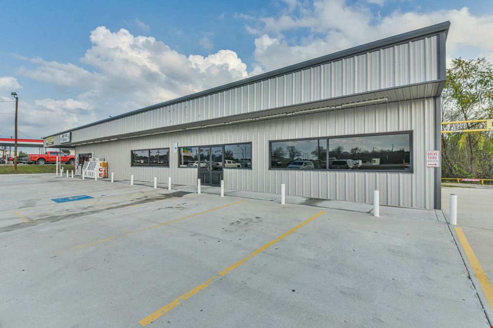 Prime Hwy 19 Retail Center + Liquor Store Business Included | Riverside, TX