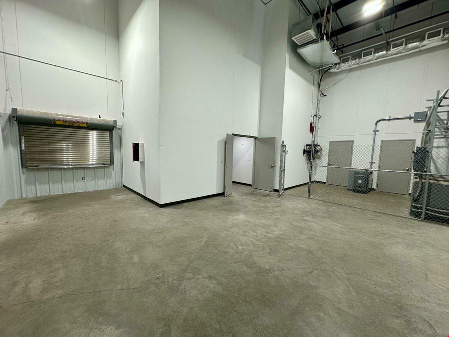10420 W. I-40 - Service Bay/Flex Industrial Space Available With Land