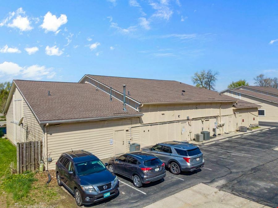 +/-2,000 SF Rangeline Road Retail Space
