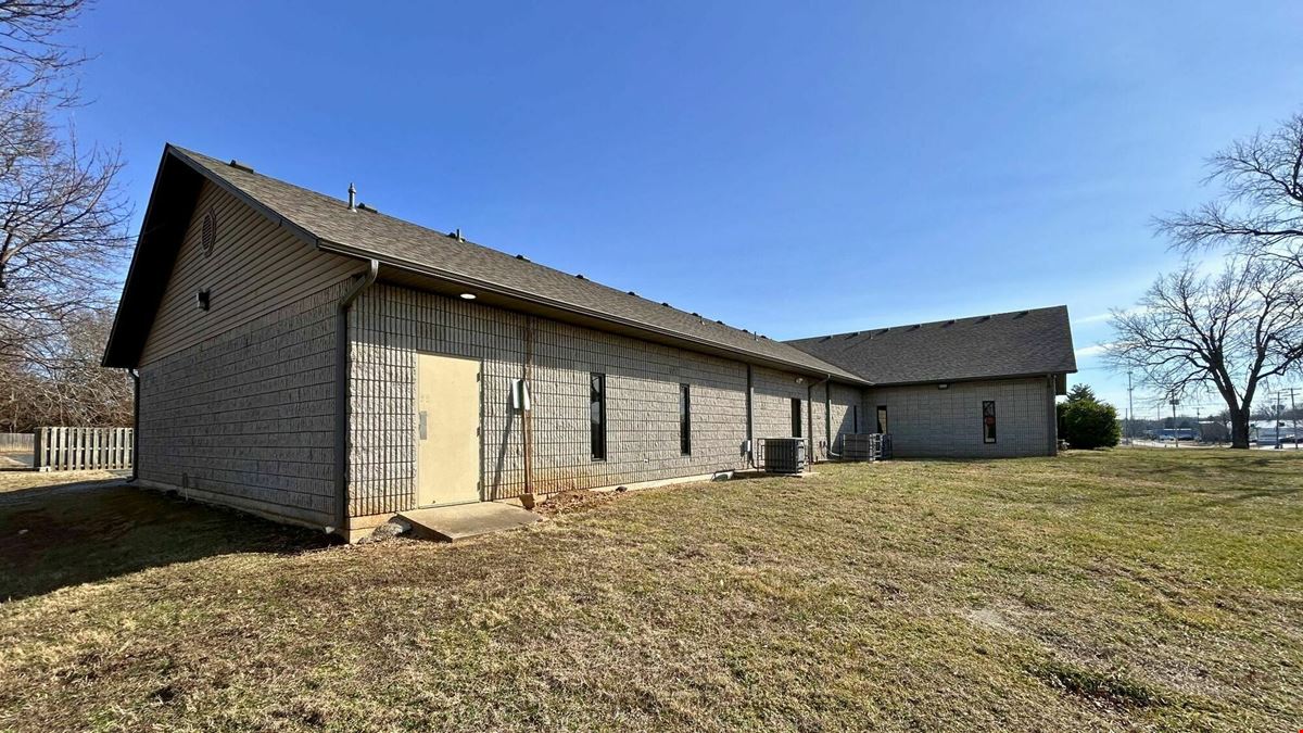 OFFICE PROPERTY FOR SALE OR LEASE OFF CHESTNUT EXRESSWAY & US 65