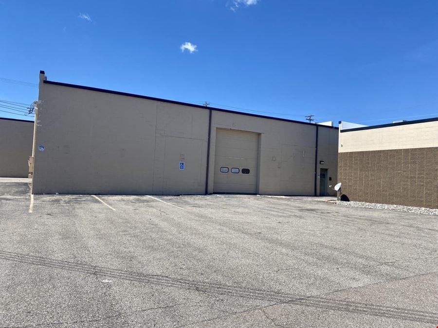 Retail Center on Saginaw Near Lansing Mall