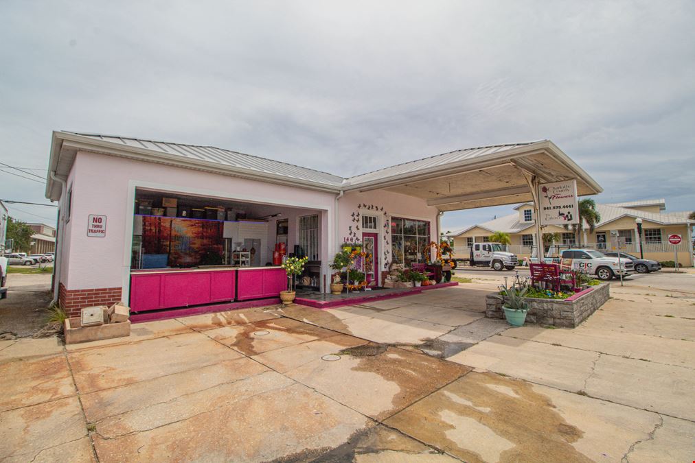 Free-standing Retail at Signalized Corner