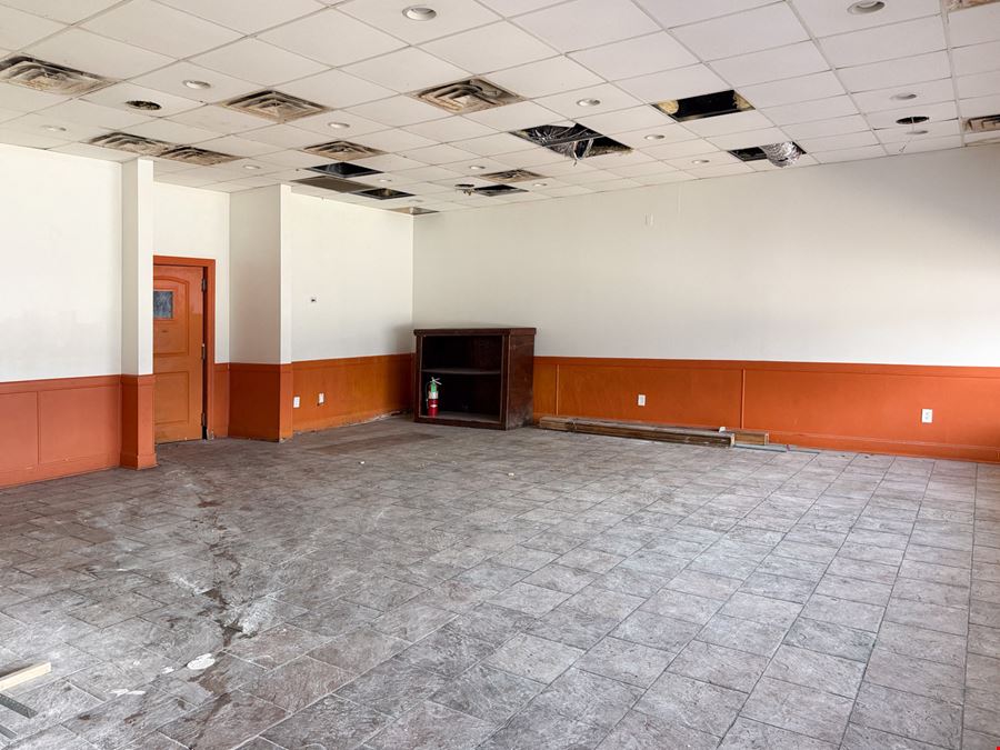 Retail Suites at the Oak Grove Plaza