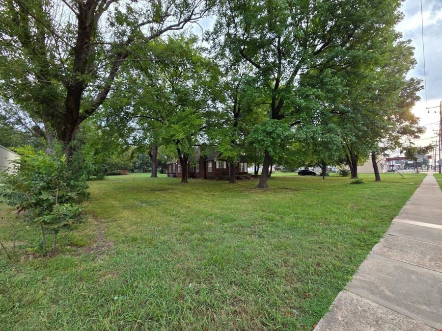 118 E Main St