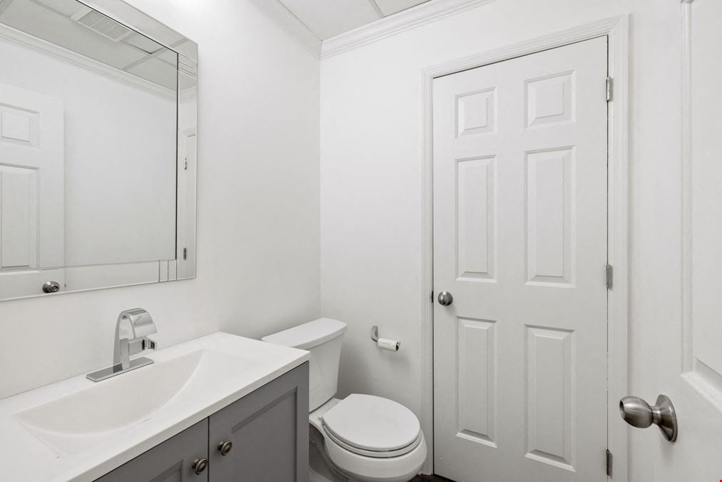 Modern Second-Floor Office Suite in Roswell