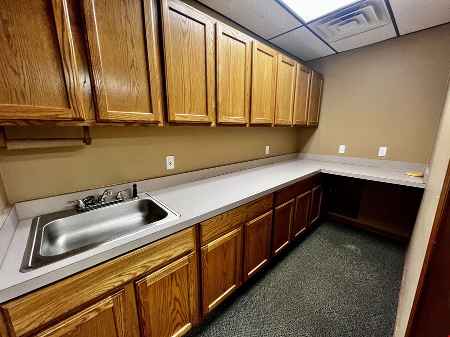 Maple Professional Plaza Office Suite