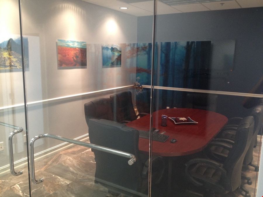 Retail Medical Office in Miami Airport Center for Sale or Lease
