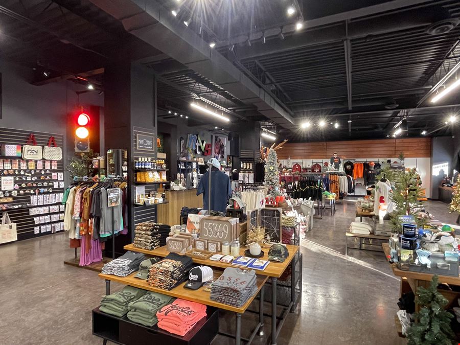 Retail/Showroom/Warehouse Building For Sale