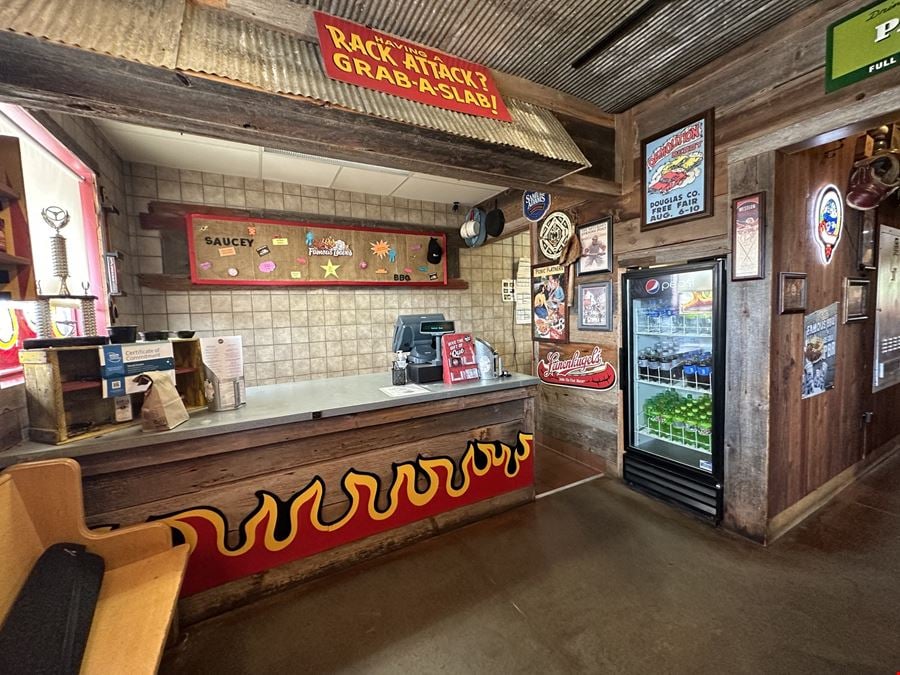Famous Daves Building for SALE or LEASE