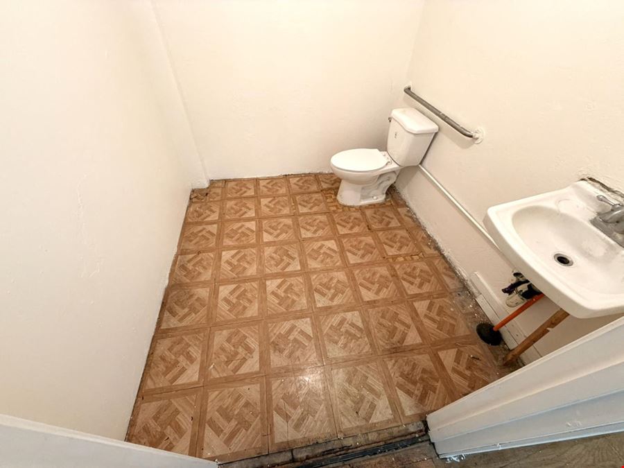 122 E Pico Blvd