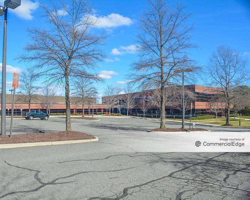 Innsbrook Corporate Center - Lake Brook Commons