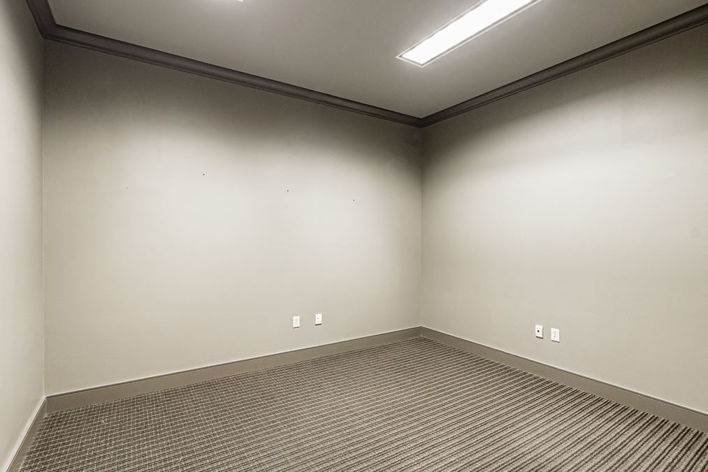 Full Service Office For Lease on Bluebonnet Blvd.