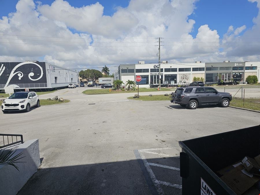 Doral Decor District Showroom Warehouse