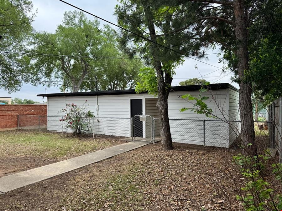 2307 W Harris Ave