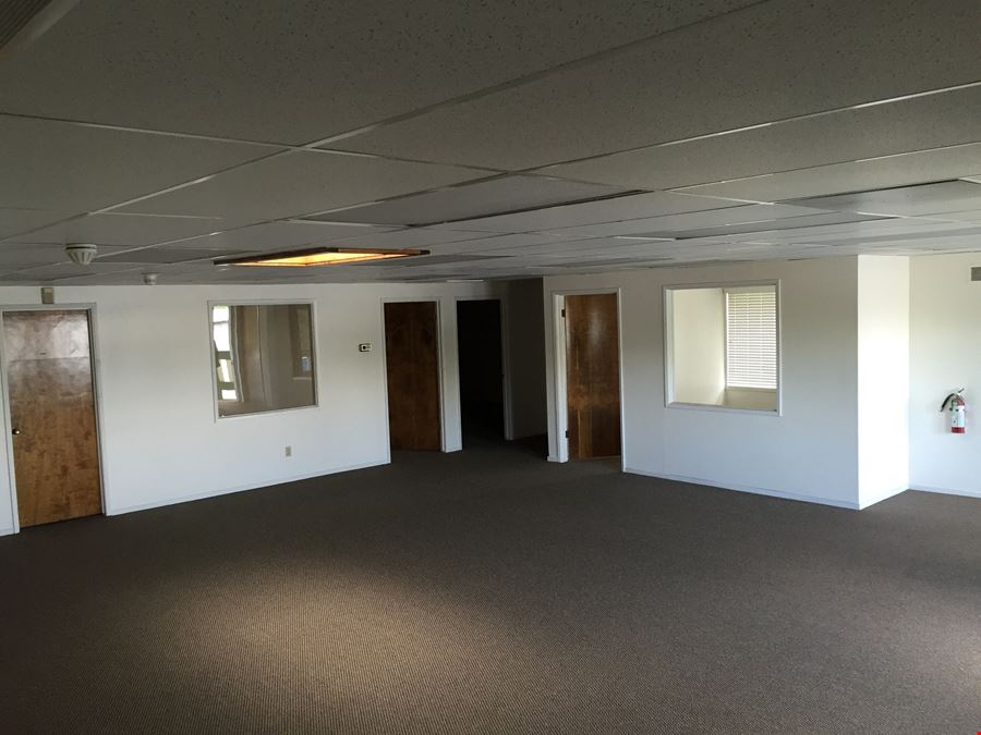 Retail/Office Storefront Building Off Mooney Blvd