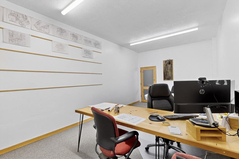 HIGH END RETAIL/OFFICE IN LOS RANCHOS