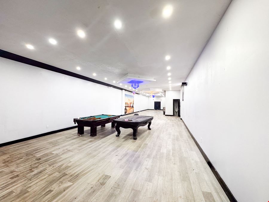 2,500 SF | 3255 Fulton Street | Open Box Retail Space with Gas Line Access for Lease