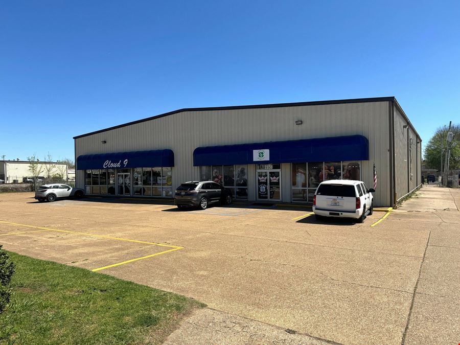 Heath Plaza 2058 - 2060 E Texas St.