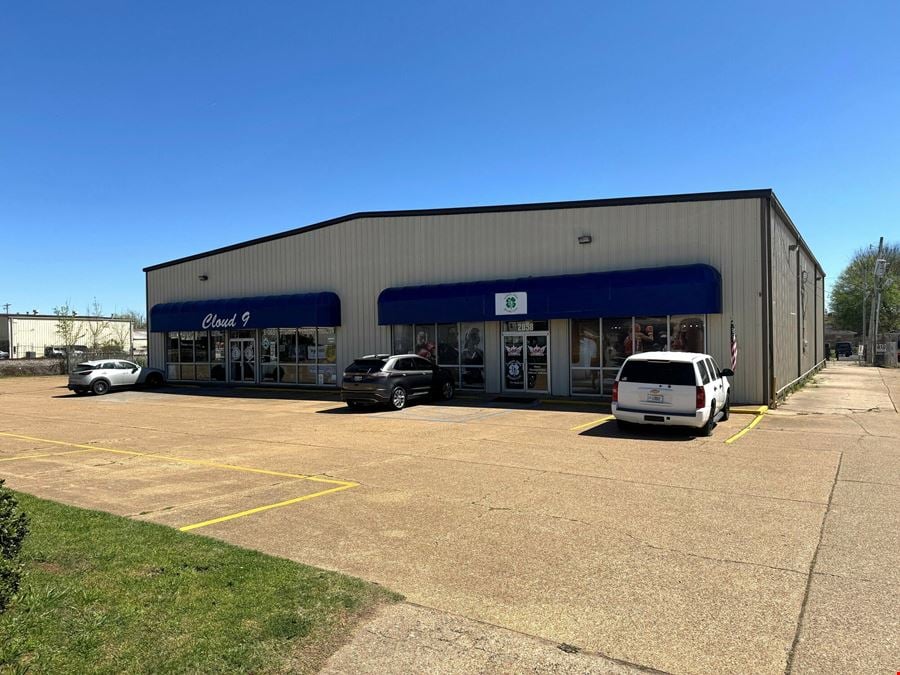 Heath Plaza 2058 - 2060 E Texas St.