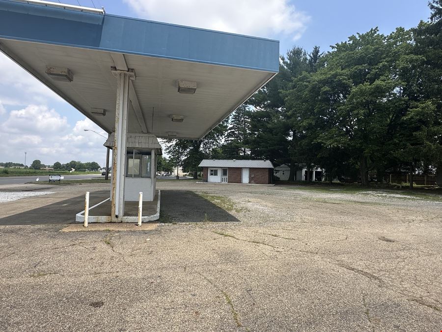 .4 ACRE COMMERCIAL LOT W/ OFFICE FOR LEASE