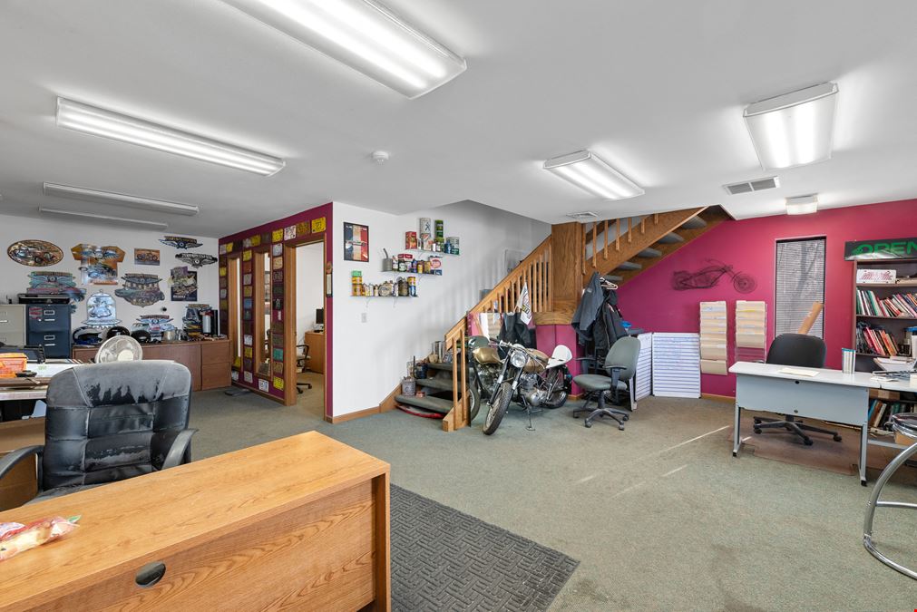 105 Wilmont Dr, Waukesha, WI 53189