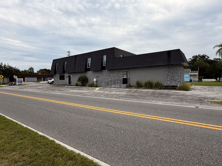  Updated Office Suites + Optional Live/Work Apartment | 4,532 SF | Downtown New Port Richey