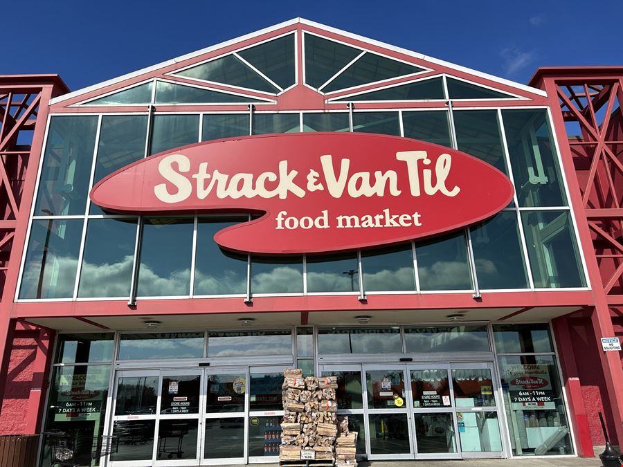 Excess Retail/Office Space in Strack & Van Til