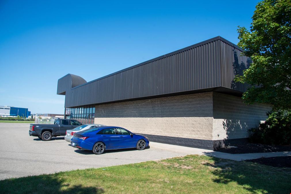 901 Steeles Avenue East