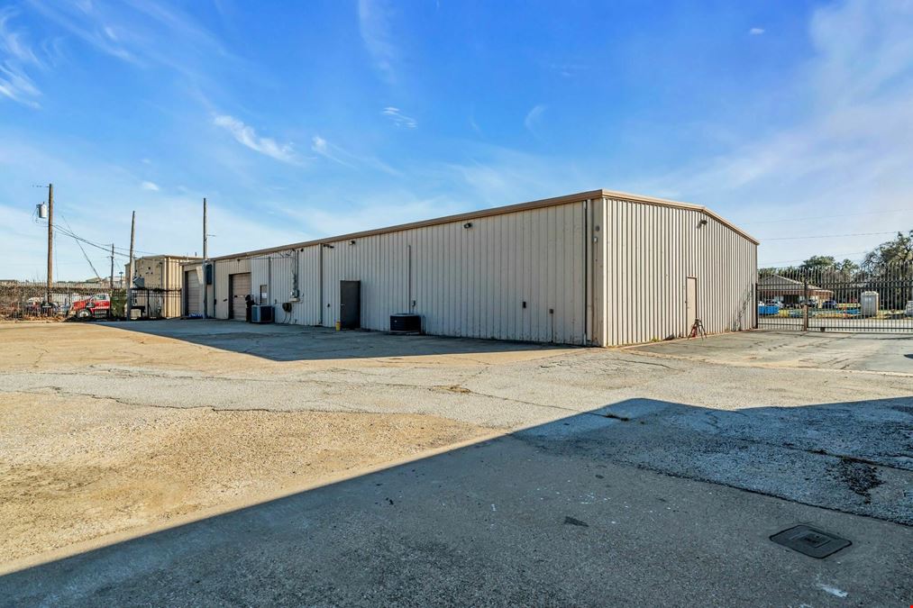 1133 W Main St – Industrial Flex/Warehouse with Yard