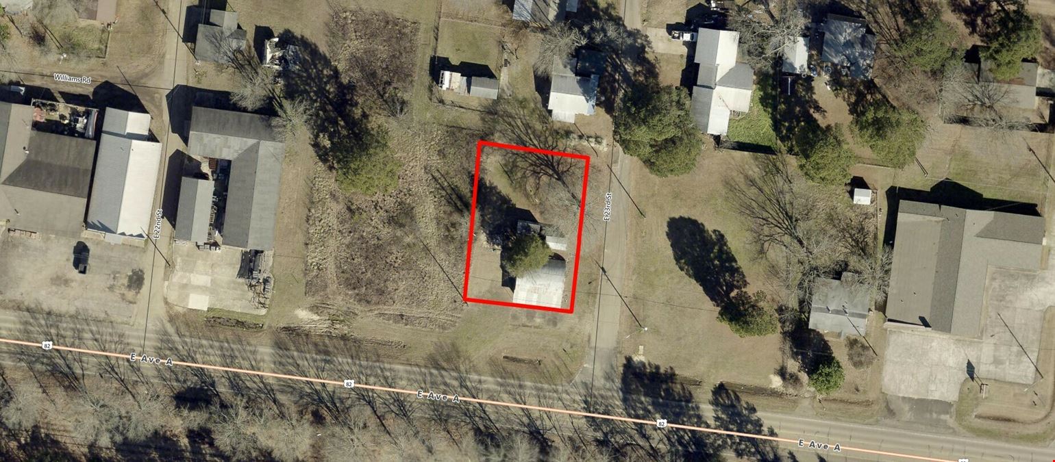 1,008 SF Commercial Shop For Sale