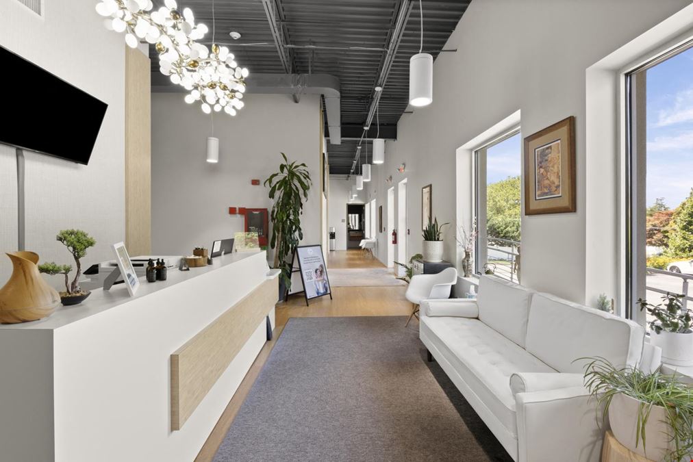 607 W Jericho Tpke
