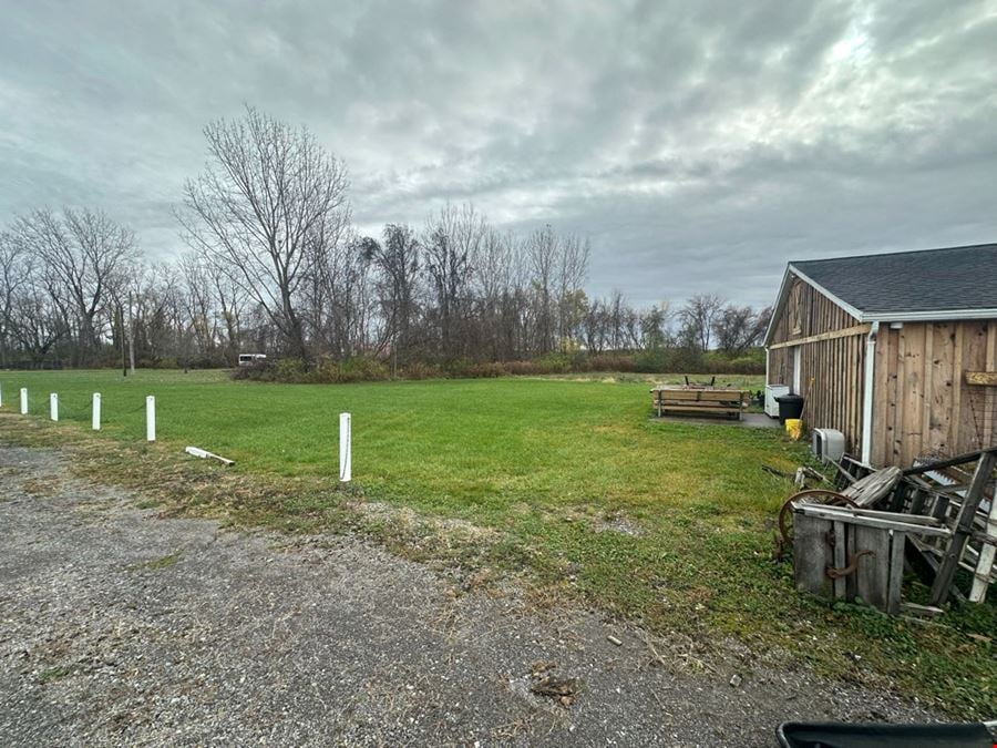 14462 Ridge Rd W - 3,600+/- SF Retail Space