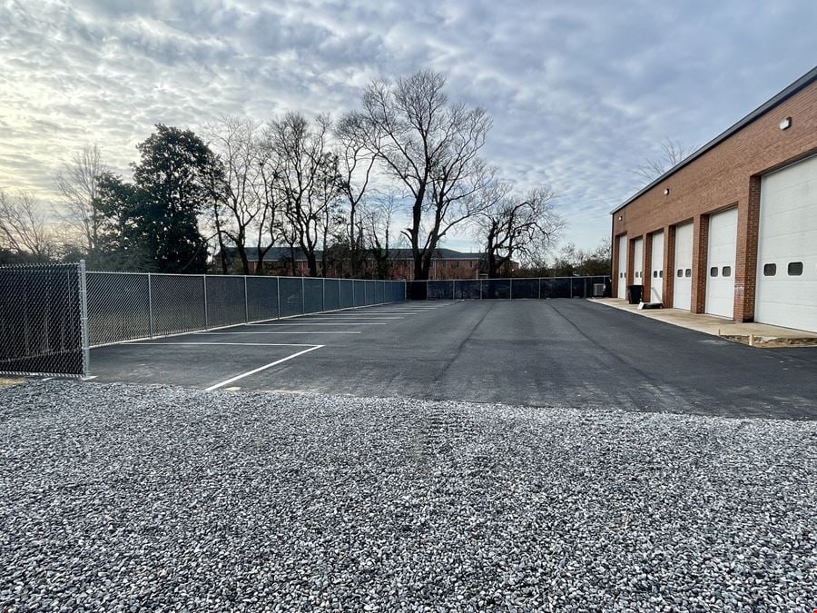 Six Bay Shop Building for Sale/Lease: Former Bennett's Front End Service