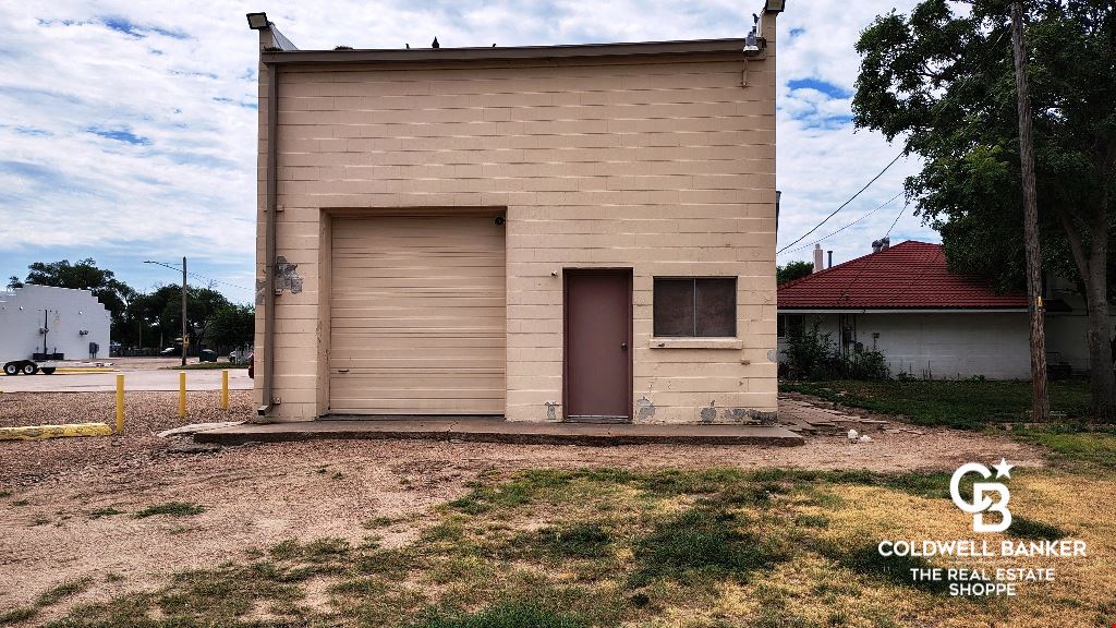 215 W Kansas Ave