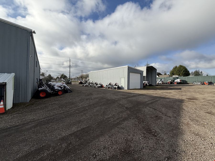 Claxter Warehouse With Yard