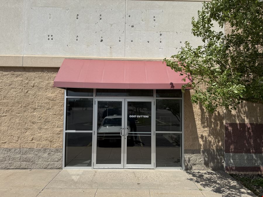 1,544 SF Retail Space in High-Traffic 13th Avenue Shopping Center