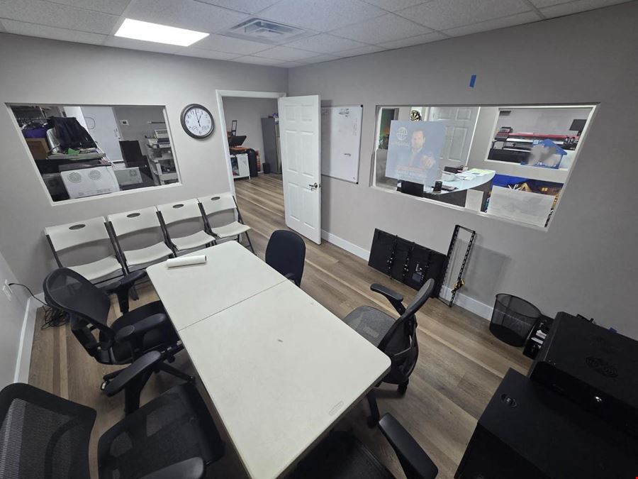 PRIME LOCATION Storefront Office/Retail
