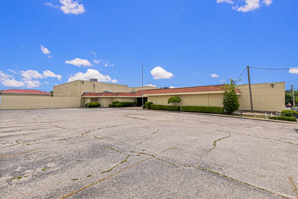 35,000 SF Church & 20,000 SF Youth Center For Sale in Downtown Greenville, TX