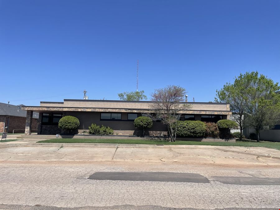Office/Retail Building For Lease