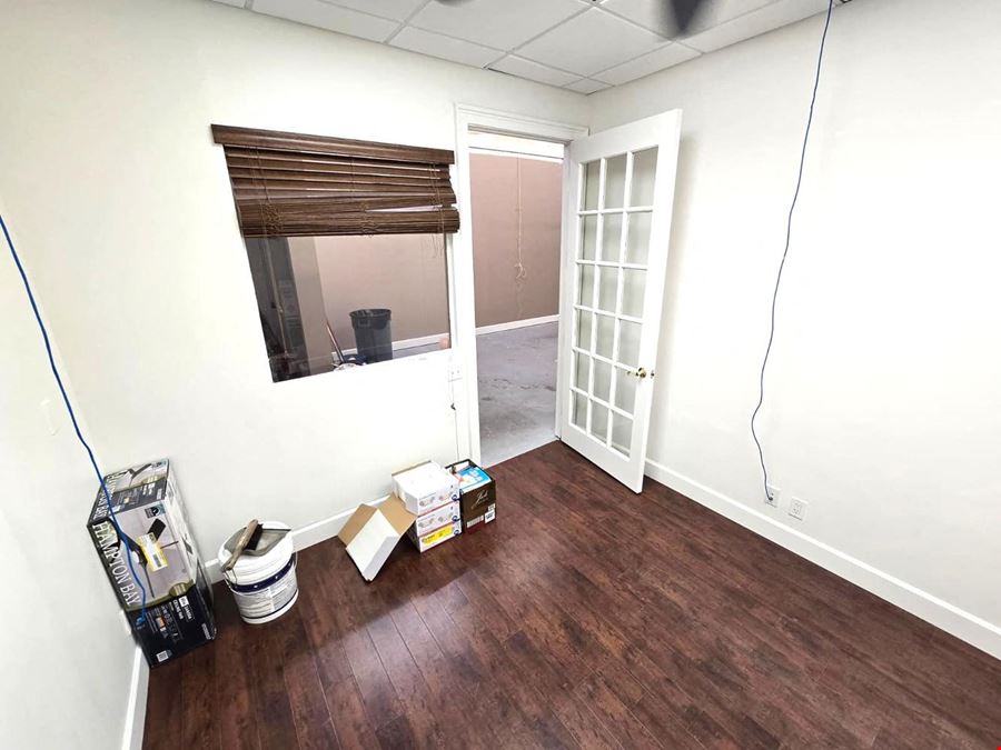 Office / Warehouse 2,021 +/- SQFT